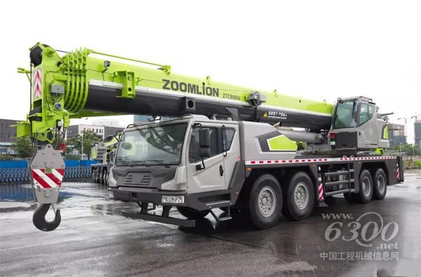 先睹為快！首批ZTC800V653汽車起重機(jī)順利交付用戶！
