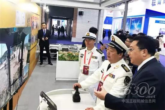 軍方體驗(yàn)現(xiàn)場(chǎng)體驗(yàn)雷沃智能化產(chǎn)品