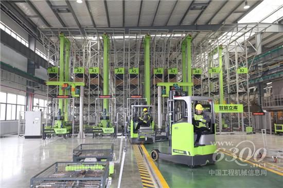 中聯(lián)重科塔機智能工廠一景