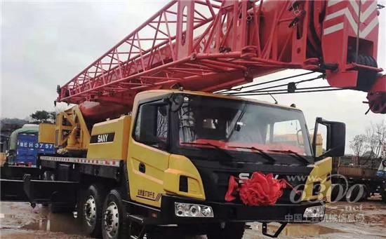 搭載濰柴發(fā)動(dòng)機(jī)的汽車(chē)起重機(jī)交付湖南客戶
