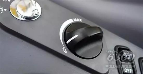 ?柳工906D挖掘機(jī)采用油門拉桿