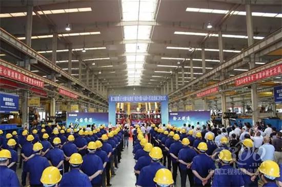 第五萬臺(tái)徐工隨車起重機(jī)下線交付暨《品質(zhì)》欄目開拍儀式