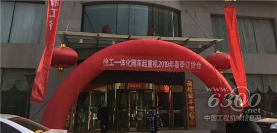 問(wèn)君何不隨車(chē)起，日進(jìn)斗金沒(méi)問(wèn)題