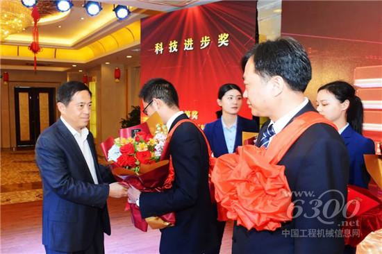 科技點(diǎn)燃?jí)粝?，?chuàng)新成就未來(lái)