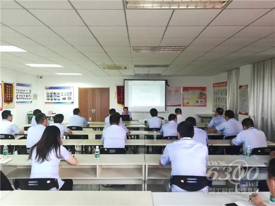 工業(yè)車輛公司召開半年度干部溝通會