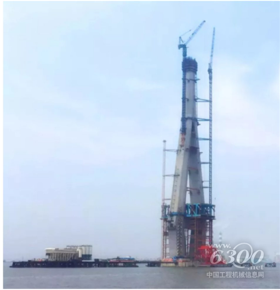 山推建友助力國內(nèi)最高世界跨度最大—滬通長江大橋