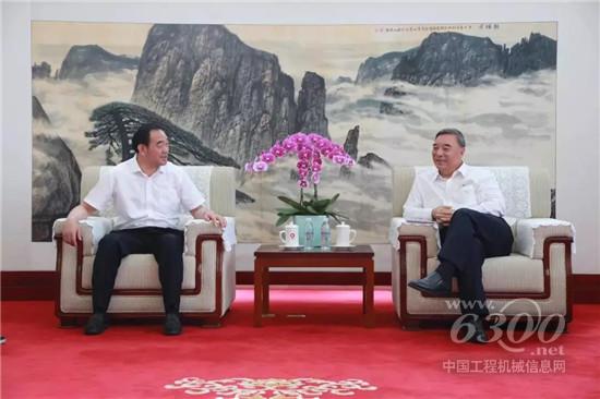 周鐵根、宋志平見證中國建材集團與徐工集團簽署戰(zhàn)略合作協(xié)議