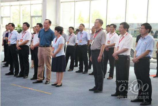 臨沂市“黨工共建”現(xiàn)場會與會領(lǐng)導(dǎo)到山東臨工參觀調(diào)研