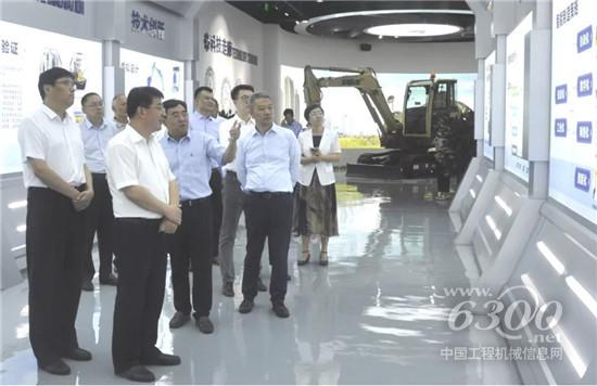 中國僑聯(lián)副主席李興鈺到山東臨工調(diào)研