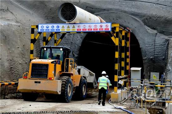 柳工“經(jīng)典神機”為印尼雅萬鐵路建設保駕護航