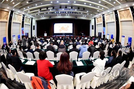 柳工高管與百余名企業(yè)家代表分享交流國際化經(jīng)驗