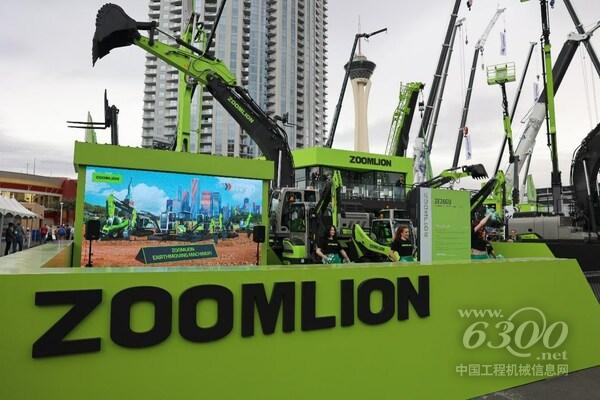圖片顯示了中國機械設(shè)備制造商中聯(lián)重科的展區(qū)。