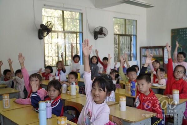 童心繪夢 趣探未來 三一集團 X 立邦中國 盤石完全小學(xué)聯(lián)合探訪活動合照