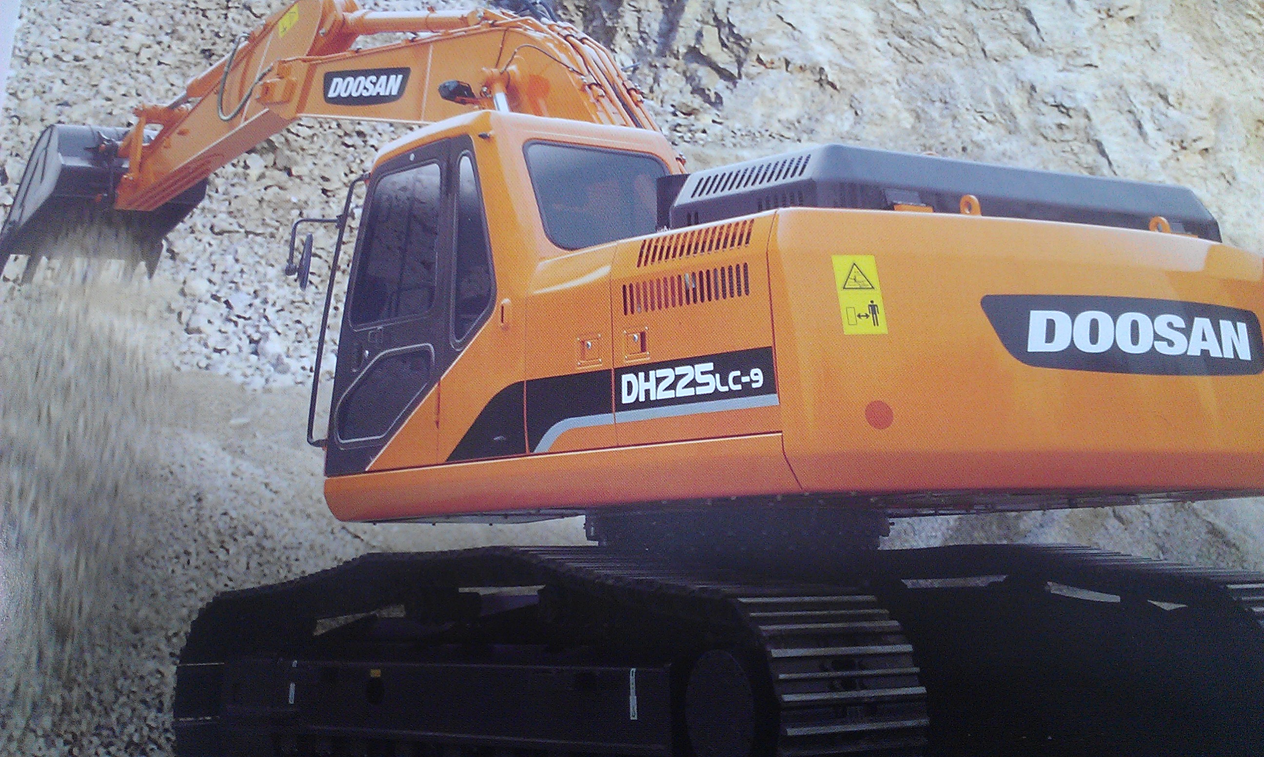 斗山DH225LC-9挖掘機(jī)