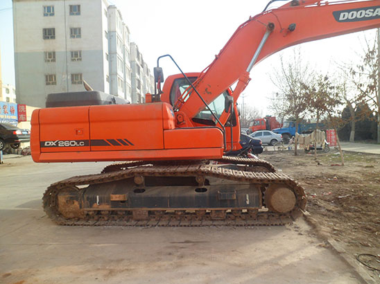 斗山DX260LC挖掘機(jī)