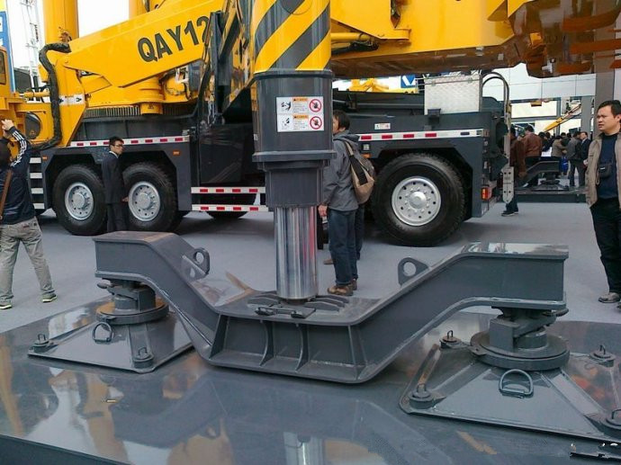 徐工QAY1200全路面汽車起重機(jī)