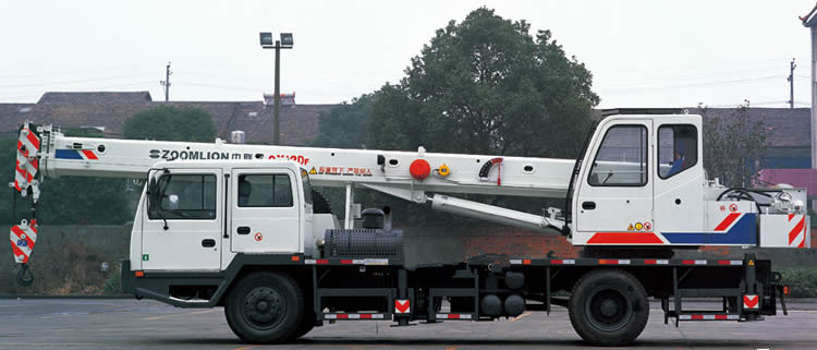 中聯(lián)重科QY12DF331汽車起重機(jī)