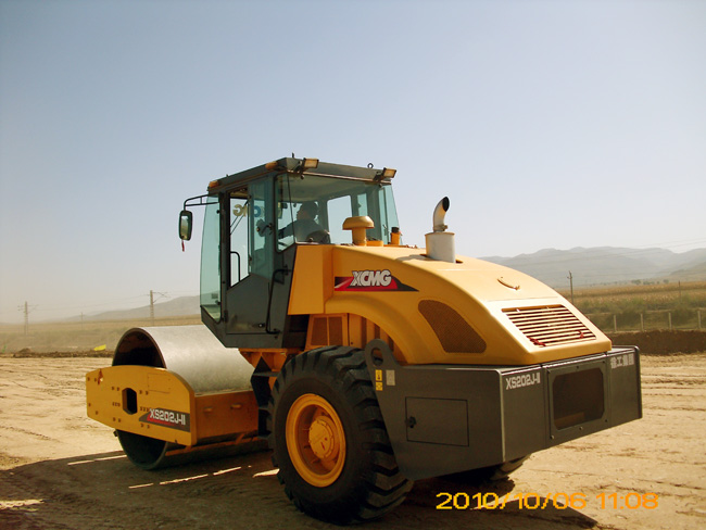 徐工XS202J機(jī)械單鋼輪震動壓路機(jī)
