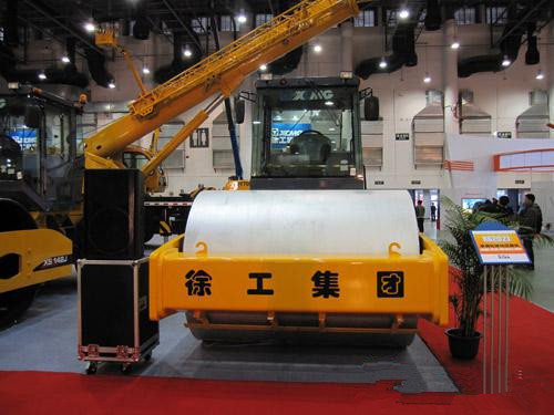 徐工XS202J機(jī)械單鋼輪震動壓路機(jī)