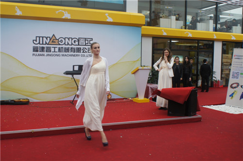 2014上海寶馬展：晉工展臺風(fēng)采