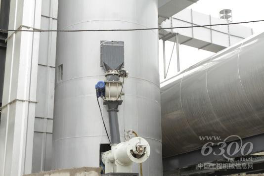 南方路機(jī)環(huán)保型瀝青混合料攪拌設(shè)備
