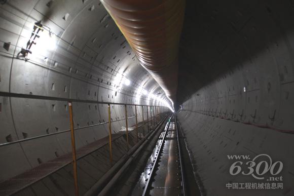 中國(guó)鐵建十八局集團(tuán)隧道公司承建的青島地鐵首個(gè)TBM區(qū)間——青島地鐵2號(hào)線海安路站—海川路站區(qū)間雙線精確貫通
