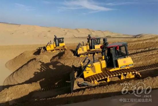 柳工推土機助力中國沙漠光伏建設(shè)