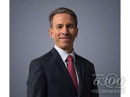 Jim Umpleby現(xiàn)任卡特彼勒集團(tuán)總裁，負(fù)責(zé)能源和交通事業(yè)部