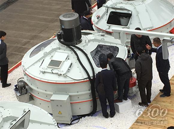 南方路機(jī)立軸式行星主機(jī)現(xiàn)場演