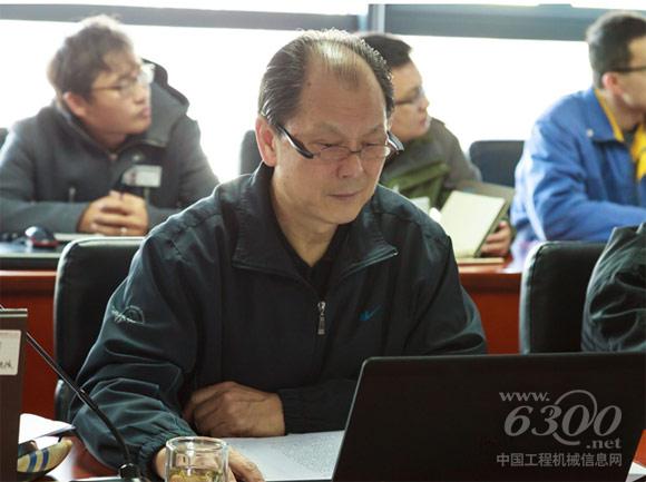 工業(yè)和信息化部運(yùn)行監(jiān)測(cè)協(xié)調(diào)局許國(guó)祿副巡視員