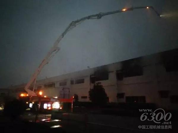 電池廠凌晨突發(fā)大火 三一“消防俠”全力救援