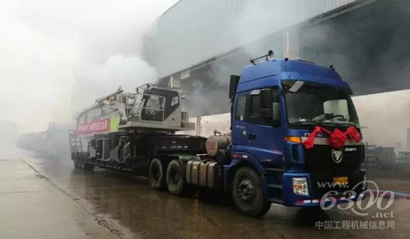 中聯(lián)重科QUY500履帶起重機發(fā)車現(xiàn)場