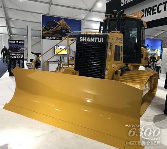 山推DH13K推土機(jī)亮相美國拉斯維加斯工程機(jī)械展。（山推供圖）