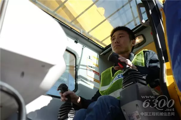 比賽一觸即發(fā)，即便操作如此“高大上”的G一代，也難免緊張