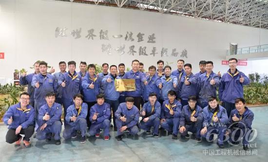 徐工汽車(chē)事業(yè)部總裝分廠底盤(pán)工段獲徐州“青年文明號(hào)”