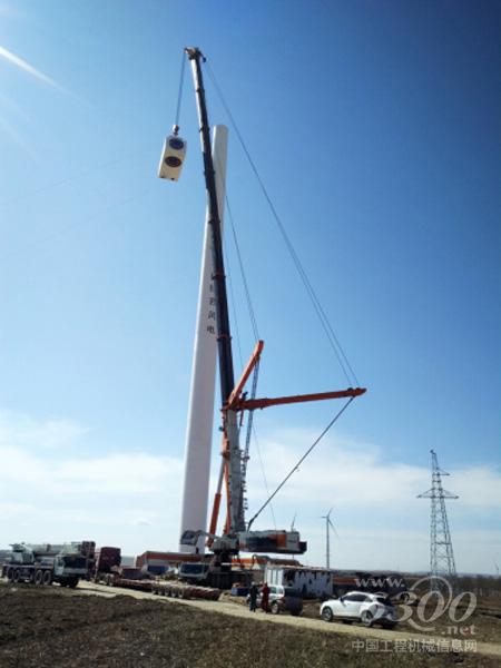 中聯(lián)重科QAY2000在陜西定邊風(fēng)電施工現(xiàn)場