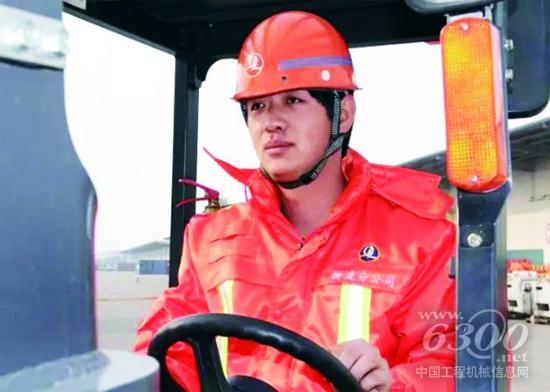 叉車司機(jī)郭希輝：從農(nóng)民工變成全國能手