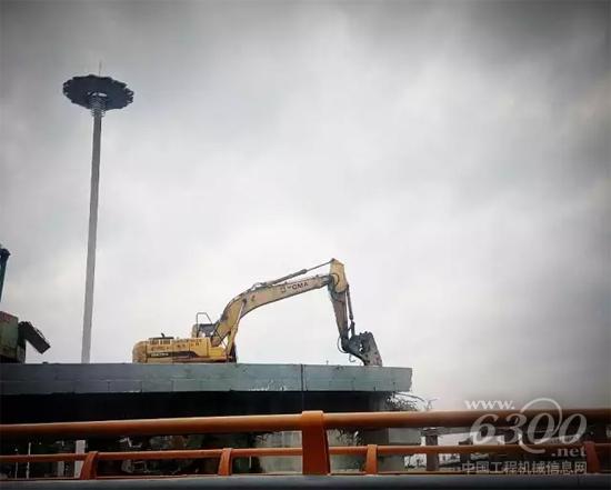 廈工挖掘機助跑廈門地鐵建設(shè)