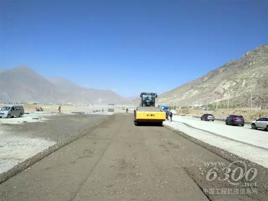 三一路機(jī)參與海拔最高環(huán)城路建設(shè)