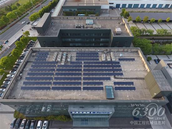 水泥房頂:570個(gè)組件，2個(gè)逆變器，裝機(jī)容量65.55kW
