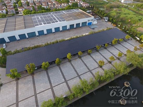 地面停車棚頂:2520個(gè)組件，7個(gè)逆變器，裝機(jī)容量289.8kW