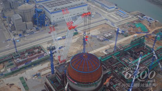 中聯(lián)重科3200噸履帶式起重機(jī)圓滿完成吊裝任務(wù)