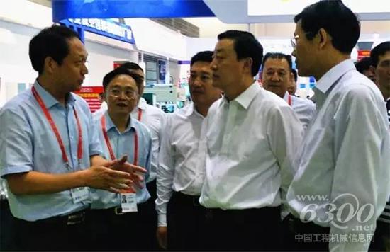 國家發(fā)改委黨組成員，國家糧食局黨組書記、局長張務(wù)鋒等領(lǐng)導(dǎo)詳細(xì)了解中聯(lián)重科谷王烘干機技術(shù)優(yōu)勢
