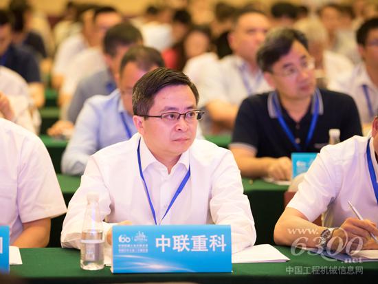 中聯(lián)重科副總裁蘇用專出席“中國(guó)機(jī)械工業(yè)百?gòu)?qiáng)”活動(dòng)