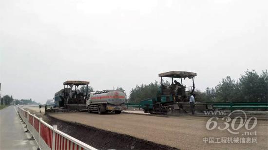 合寧高速擴(kuò)改建項(xiàng)目中，徐工RP755攤鋪機(jī)老驥伏櫪，比翼雙飛！