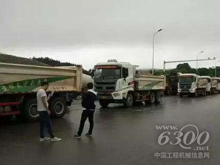 三一自卸車出動(dòng)
