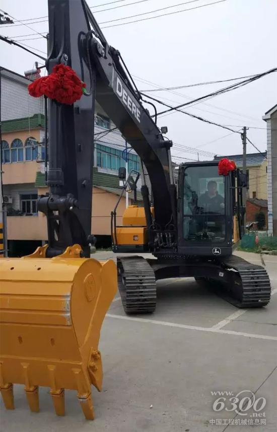 約翰迪爾首臺(tái)E140LC挖掘機(jī)交付南京用戶