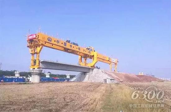 徐工“大黃蜂”順利完成濟(jì)青高鐵首跨重任！