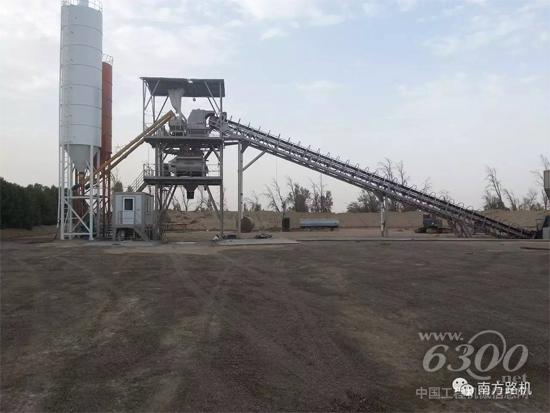 南方路機(jī)HZS100混凝土攪拌設(shè)備在沙特 （MANWA公司）