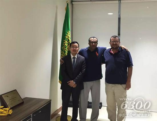 與沙特客戶(hù)合影